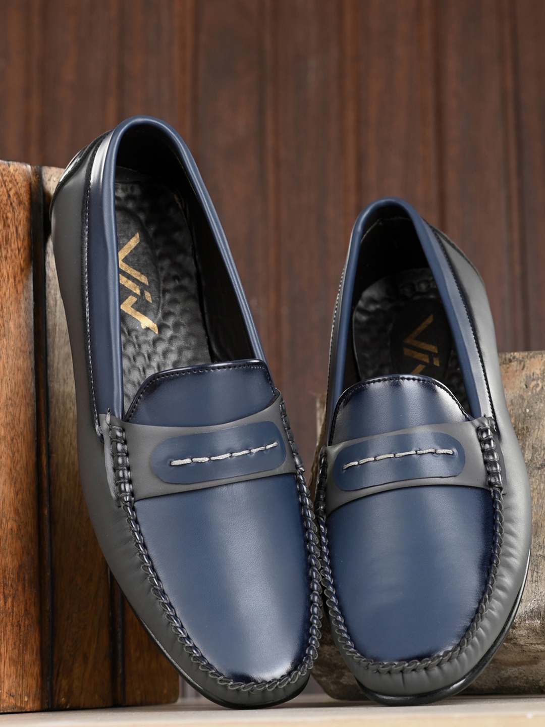

VIV Men Grey Loafers