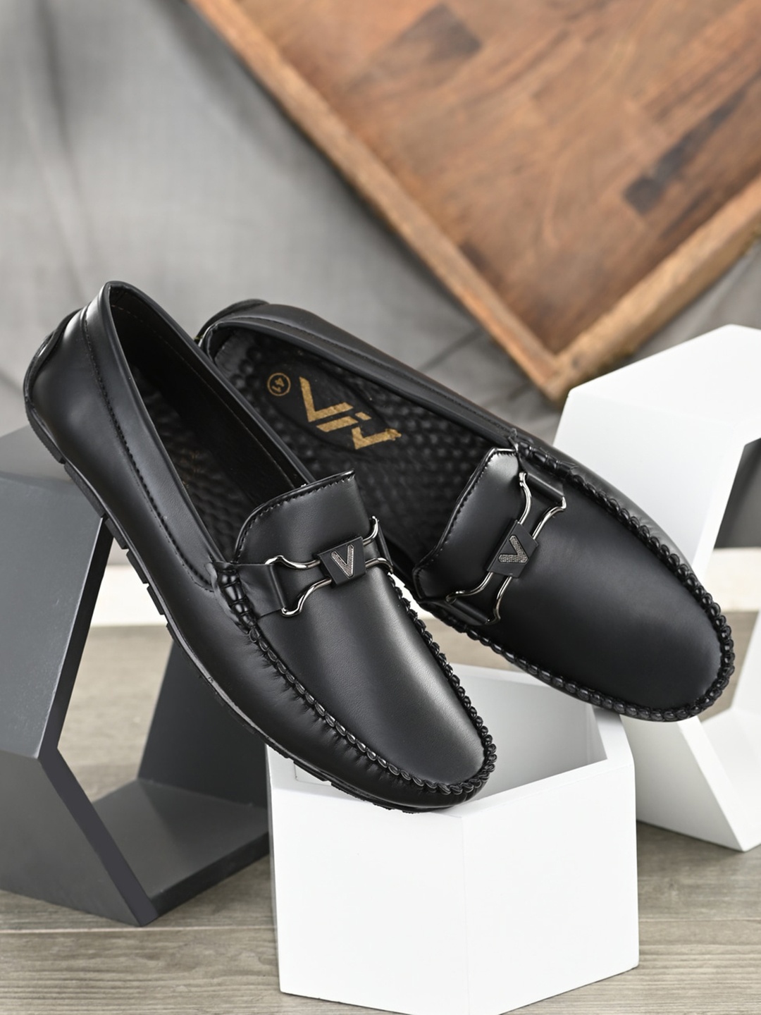 

VIV Men Black Slip-On Sneakers