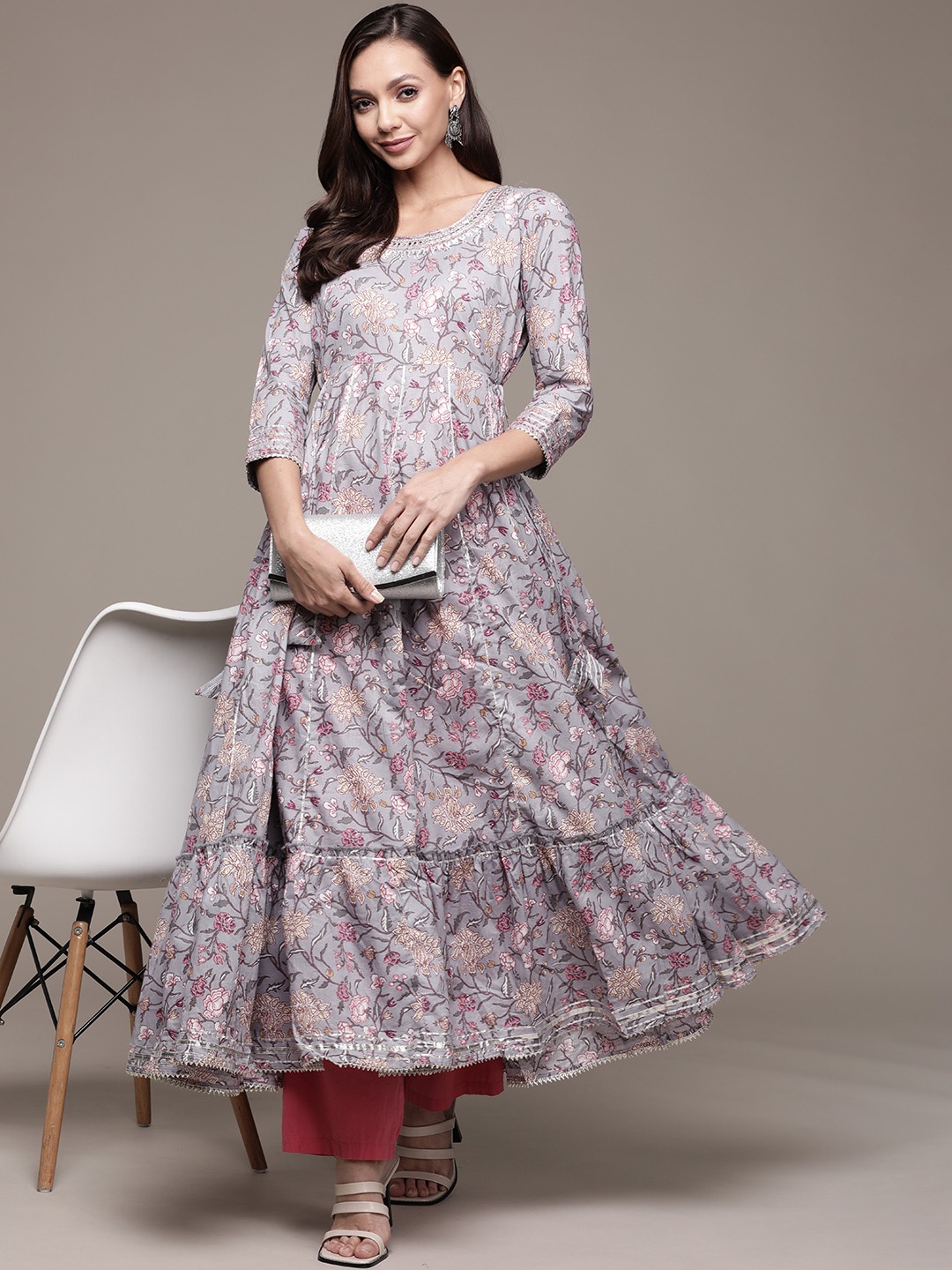 

Ishin Women Purple & Pink Pure Cotton Floral Embroidered Tiering Anarkali Kurta