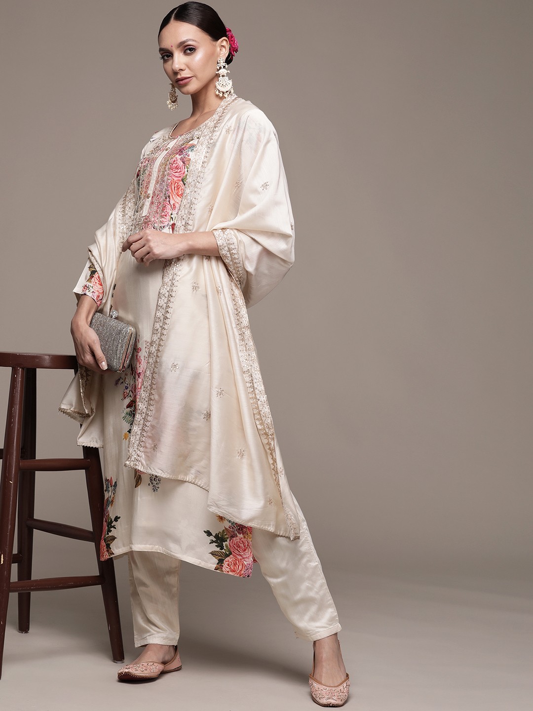 

Ishin Women Cream-Coloured & Green Floral Print Sequined Kurta with Trousers & Dupatta
