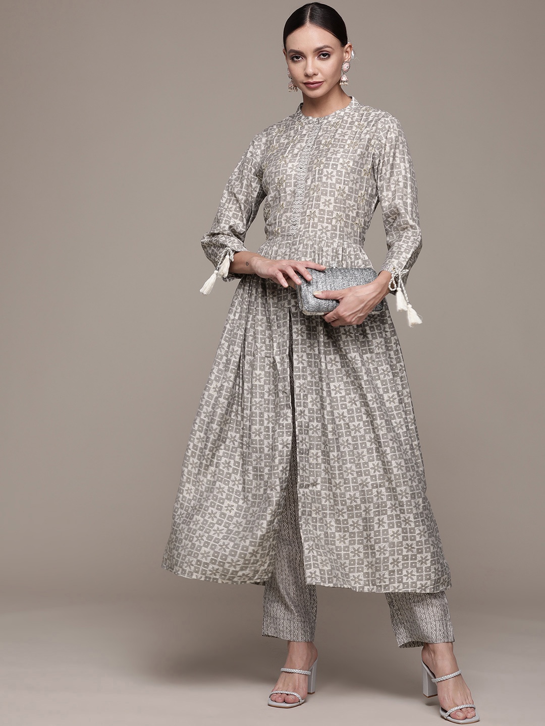 

Ishin Women Grey Ethnic Motifs Printed Sequinned Kurta with Trousers