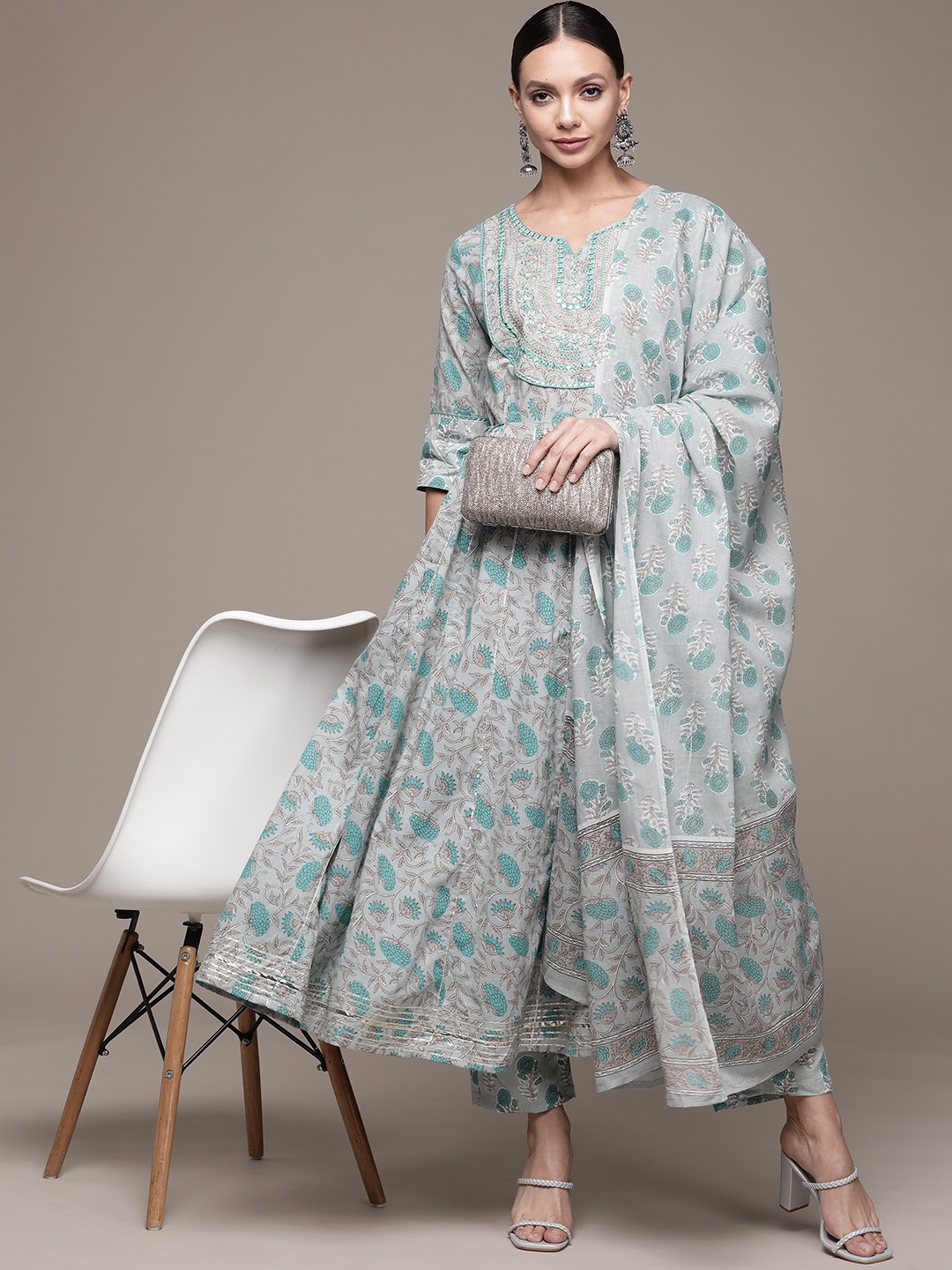 

Ishin Women Grey & Green Floral Printed Kurta with Trousers & Dupatta