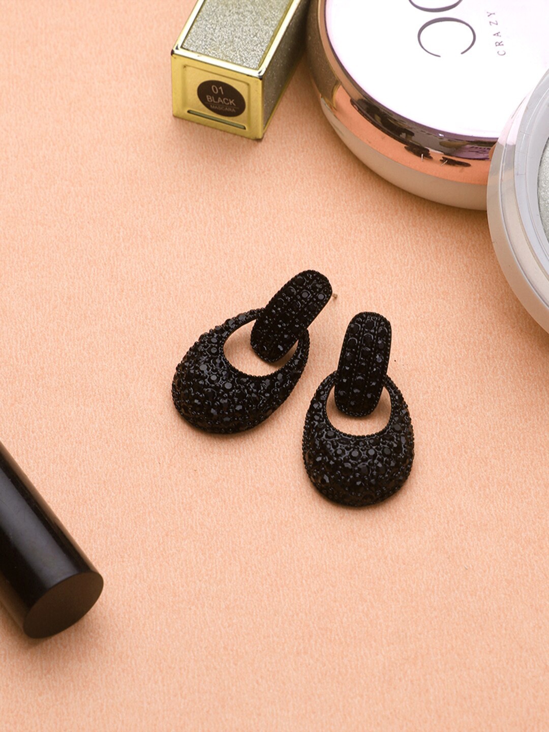 

Mali Fionna Black Contemporary Studs Earrings