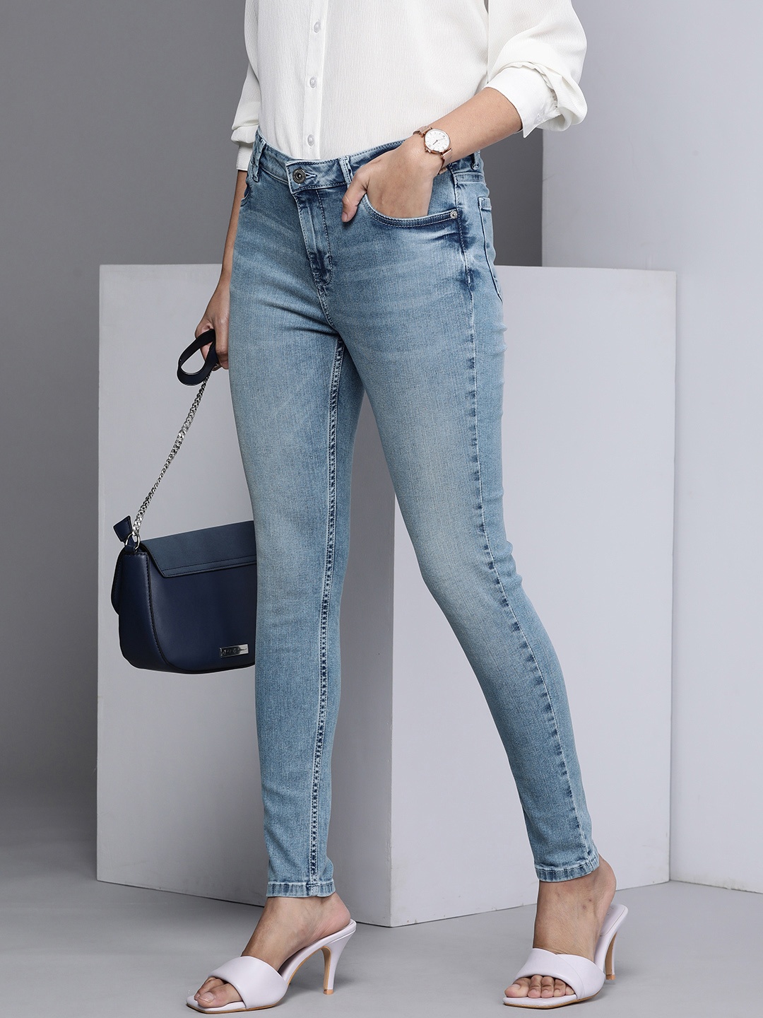 

Kenneth Cole Flux Women Blue Skinny Fit Heavy Fade Stretchable Denim Jeans