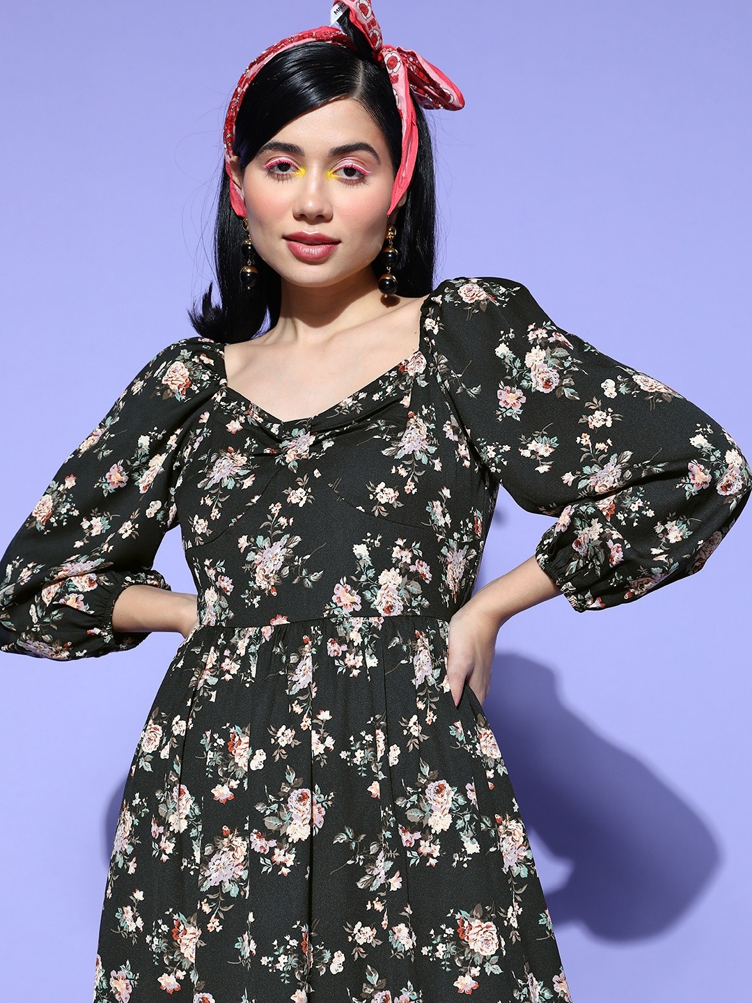 

Berrylush Women Black Floral Vacay Attire