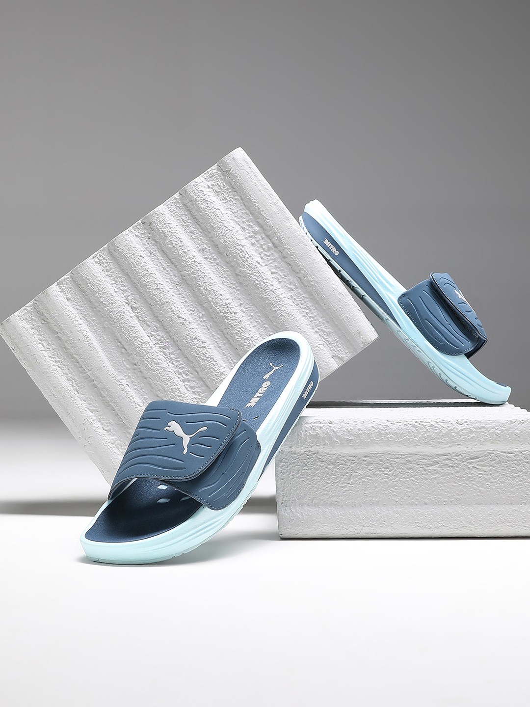 

Puma Unisex Grey Nitrocat V Brand Logo Print Sliders