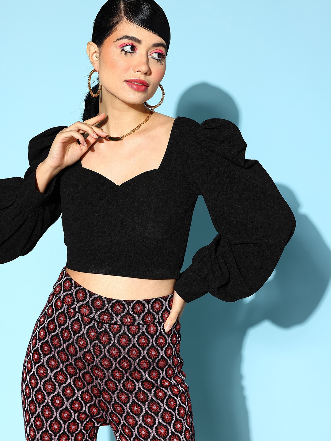 

Berrylush Black Sweetheart Neck Bishop Sleeves Crepe Crop Top