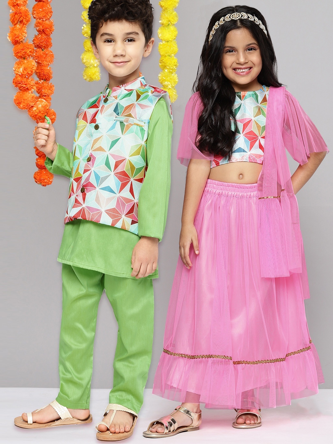 

YK Boys Green Sibling Collection Kurta with Pyjamas & Nehru Jacket