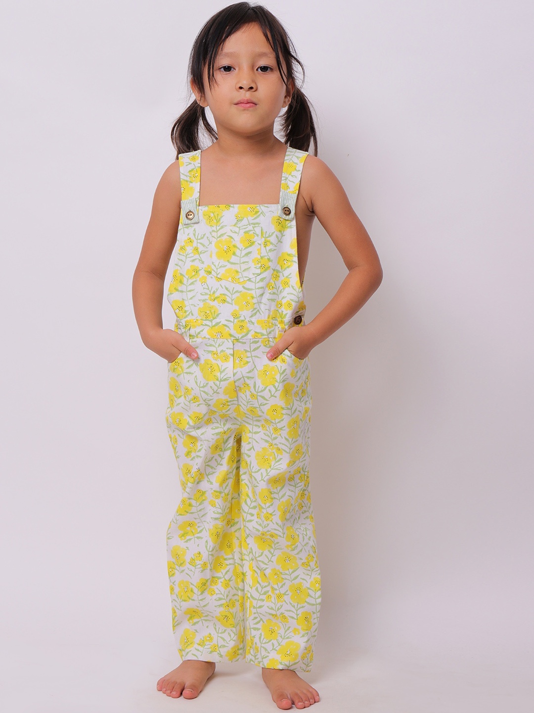 

My Little Lambs Girls Yellow Printed Pure Cotton Dungarees