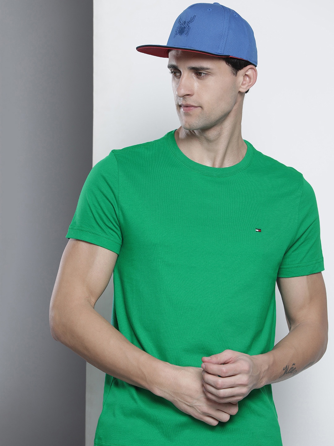 

Tommy Hilfiger Men Green Solid Pure Cotton Slim Fit T-shirt