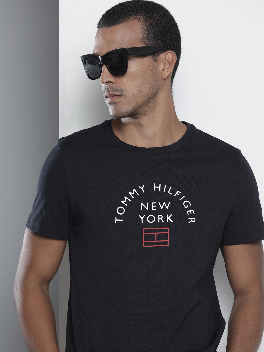 

Tommy Hilfiger Men Navy Blue Typography Printed Slim Fit Pure Cotton Casual T-shirt