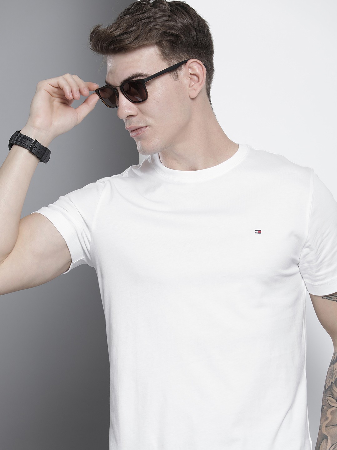 

Tommy Hilfiger Men White Pure Cotton Slim Fit T-shirt