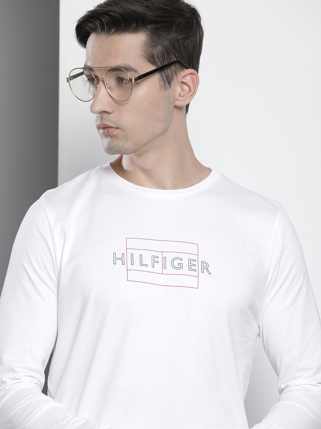 

Tommy Hilfiger Men White & Red Typography Printed Pure Cotton Slim Fit T-shirt