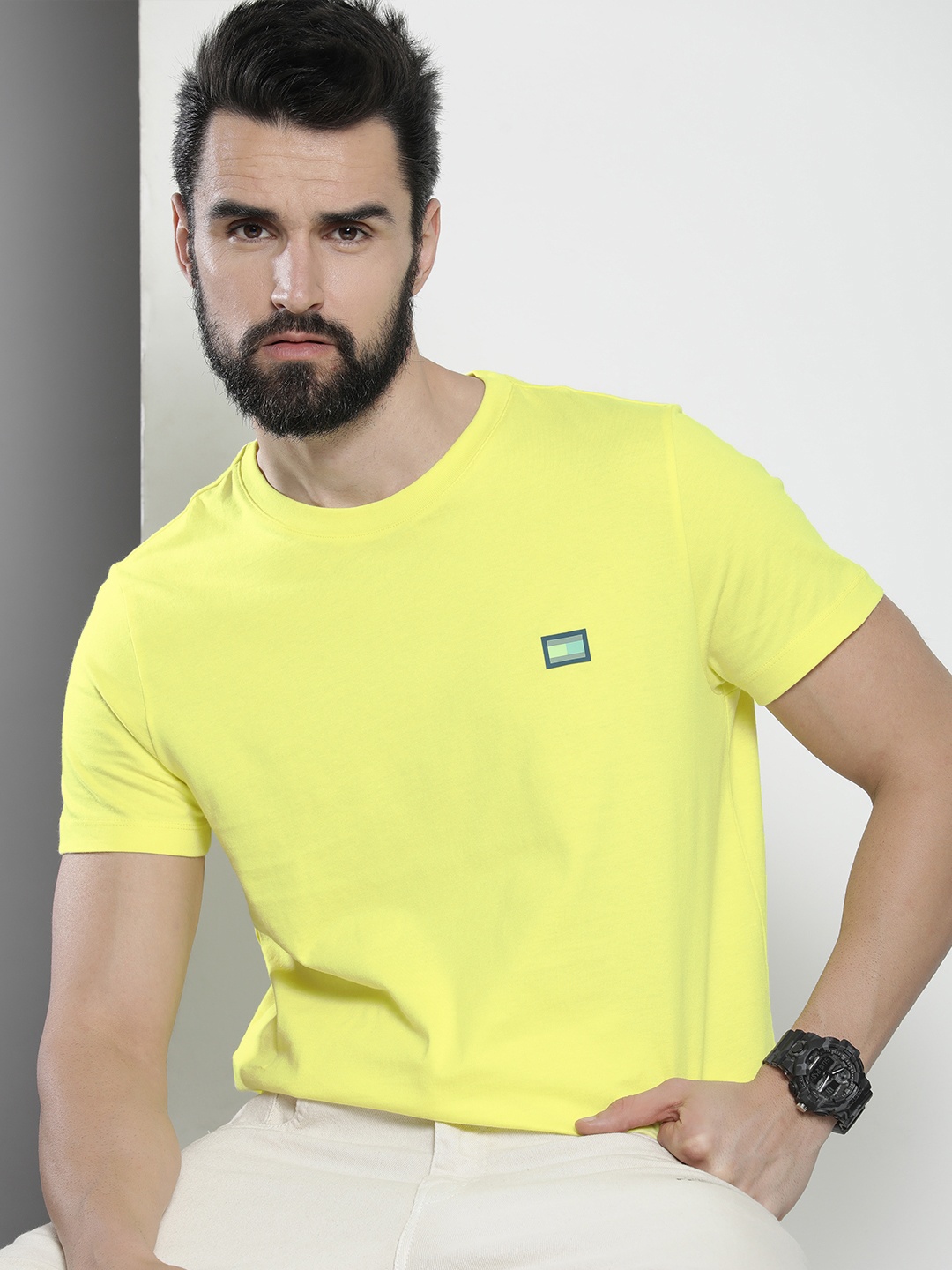 

Tommy Hilfiger Men Yellow Organic Cotton Slim Fit T-shirt