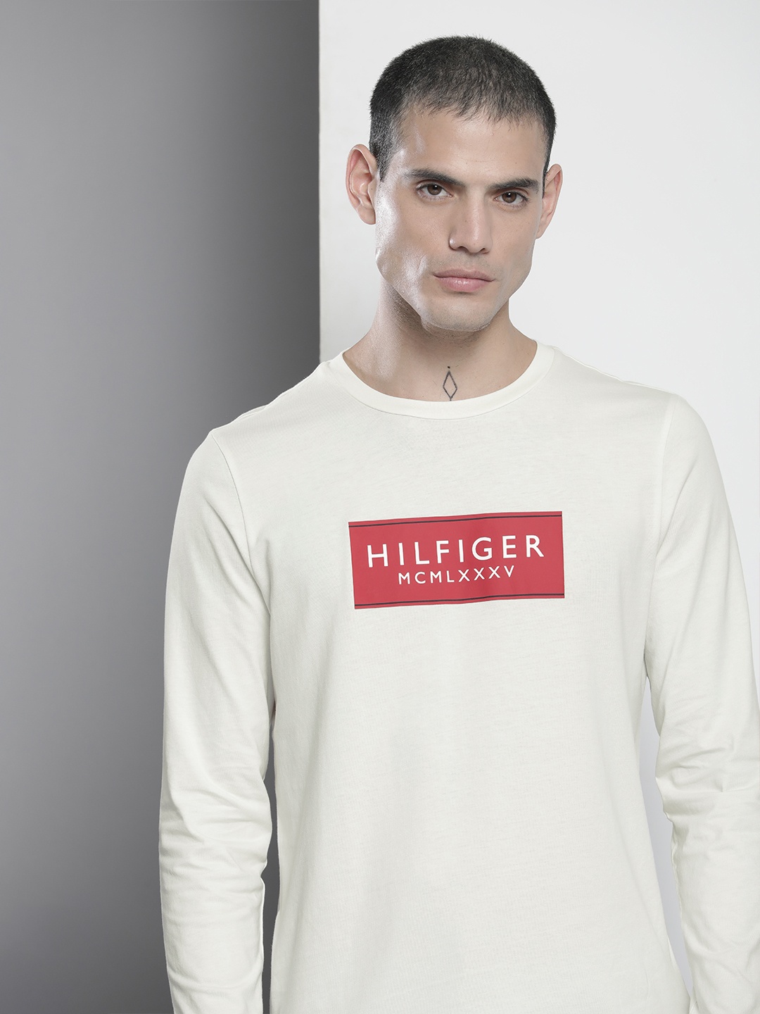 

Tommy Hilfiger Men White Typography Printed THFLEX Slim Fit T-shirt