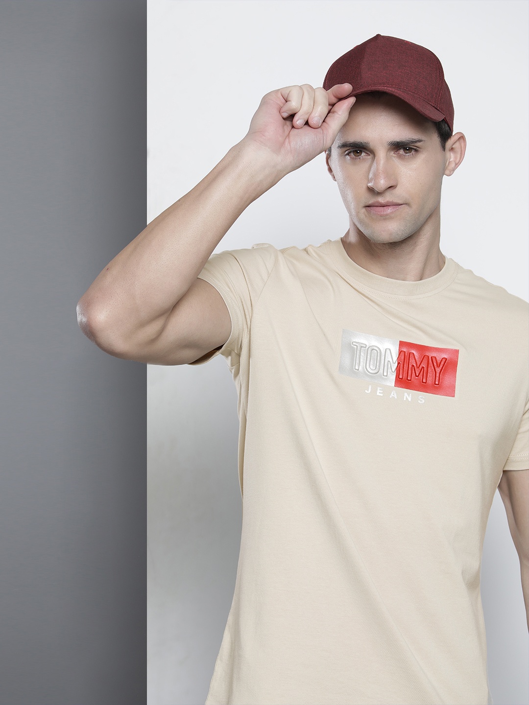 

Tommy Hilfiger Men Beige Typography Embossed Print T-shirt