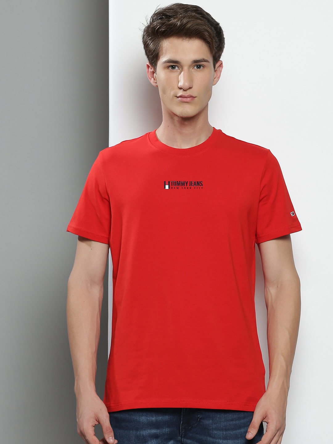 

Tommy Hilfiger Men Red & Navy Blue Brand Logo Printed Slim Fit T-shirt
