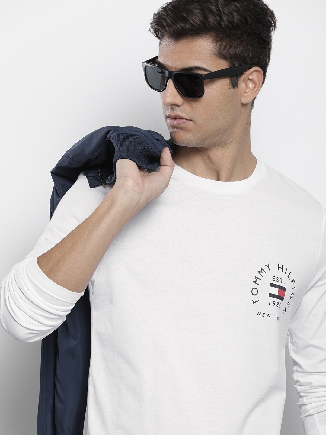 

Tommy Hilfiger Men White Brand Logo Printed Pure Cotton Slim Fit T-shirt