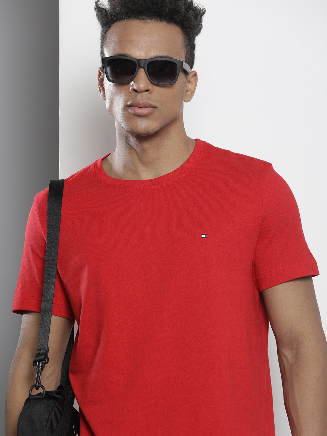 

Tommy Hilfiger Men Red Solid Pure Cotton Slim Fit Casual T-shirt