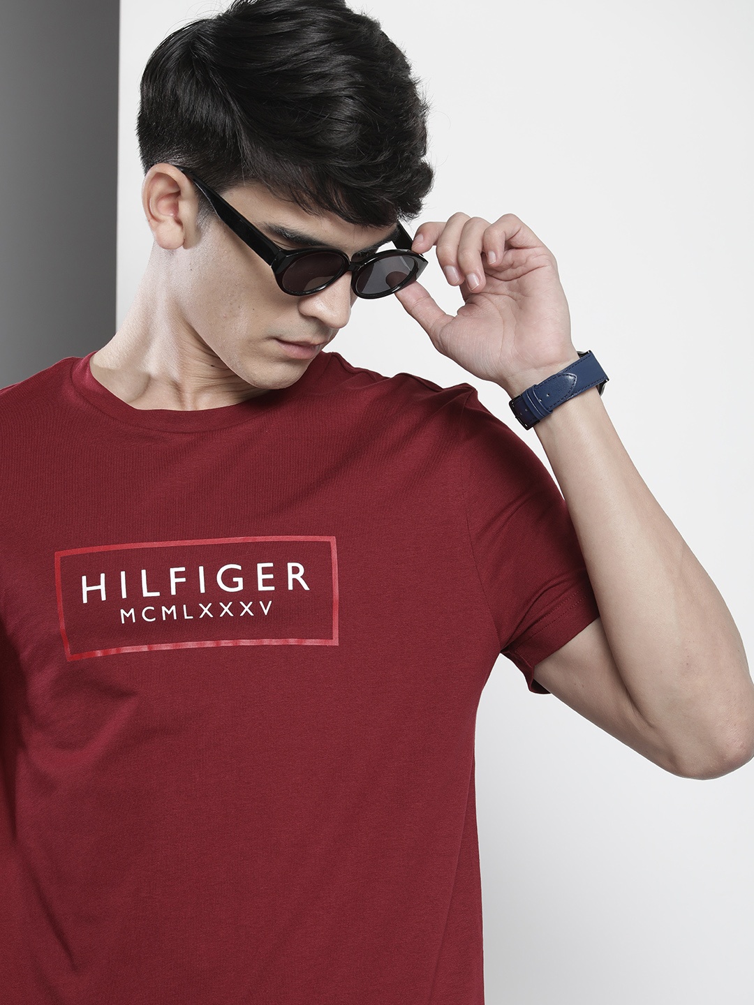 

Tommy Hilfiger Men Maroon Brand Logo Pure Cotton Slim Fit T-shirt