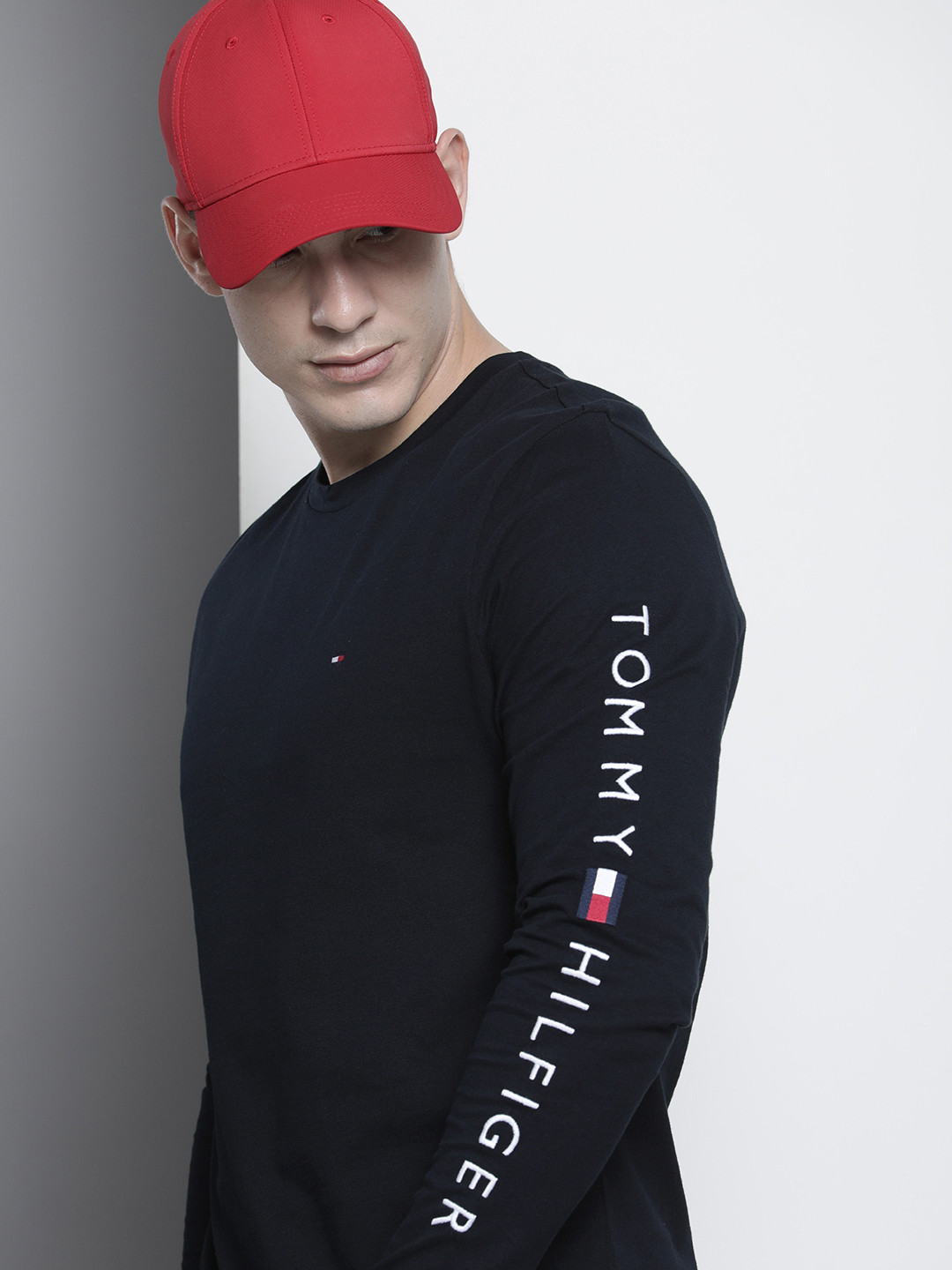 

Tommy Hilfiger Men Navy Blue Embroidered Pure Cotton Slim Fit T-shirt