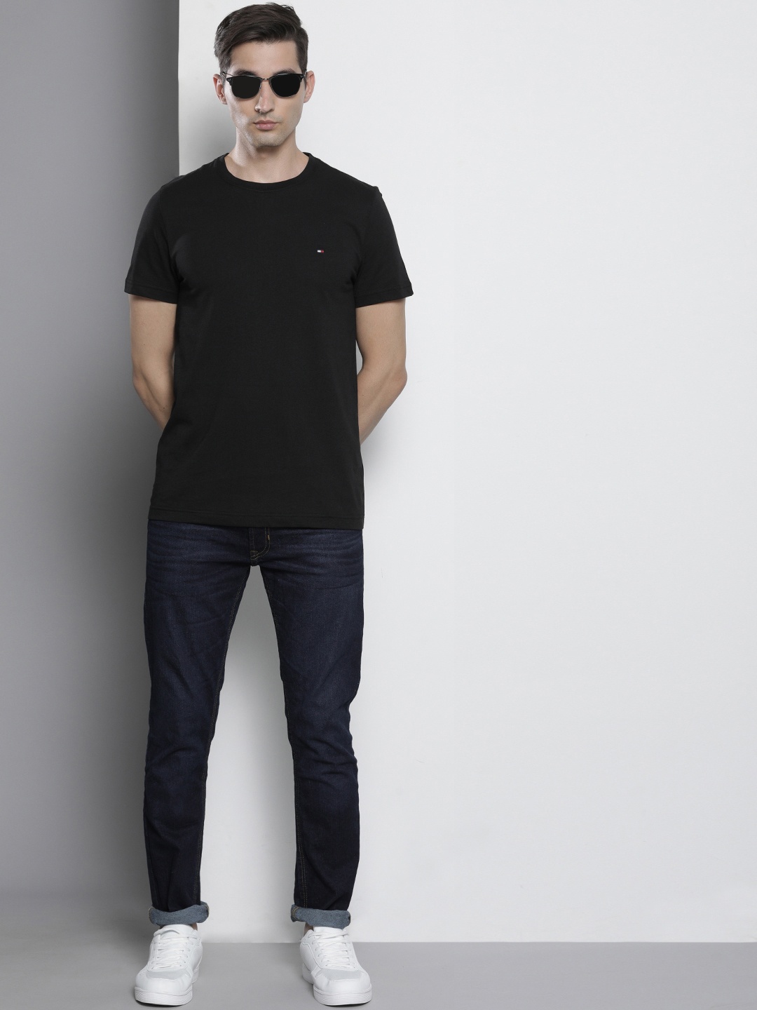 

Tommy Hilfiger Men Black Solid Pure Cotton Slim Fit T-shirt
