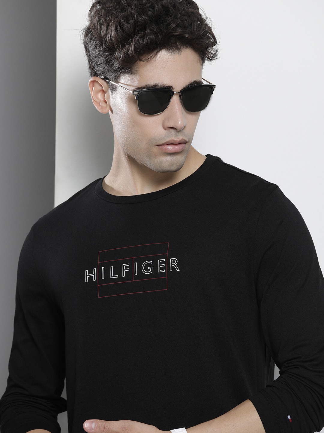 

Tommy Hilfiger Men Black Typography Slim Fit Pure Cotton Casual T-shirt
