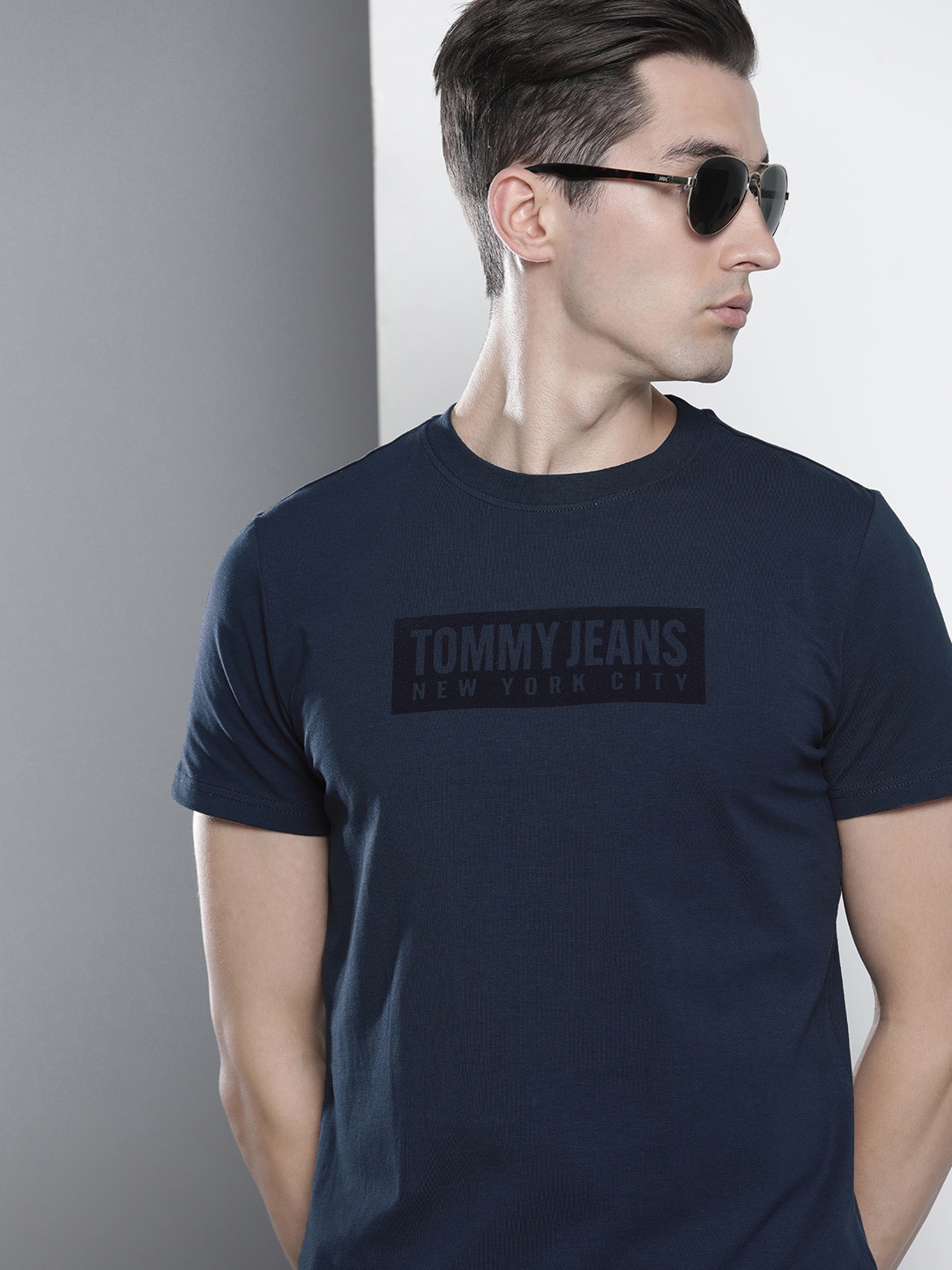 

Tommy Hilfiger Men Navy Blue Brand Logo Printed Slim Fit T-shirt