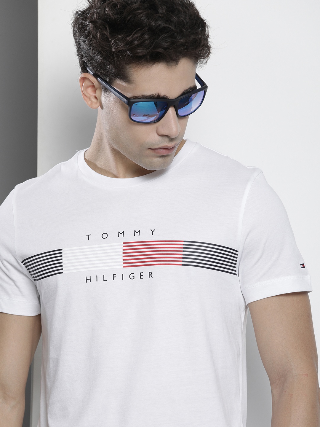 

Tommy Hilfiger Men White Brand Logo Printed Organic Cotton Slim Fit T-shirt