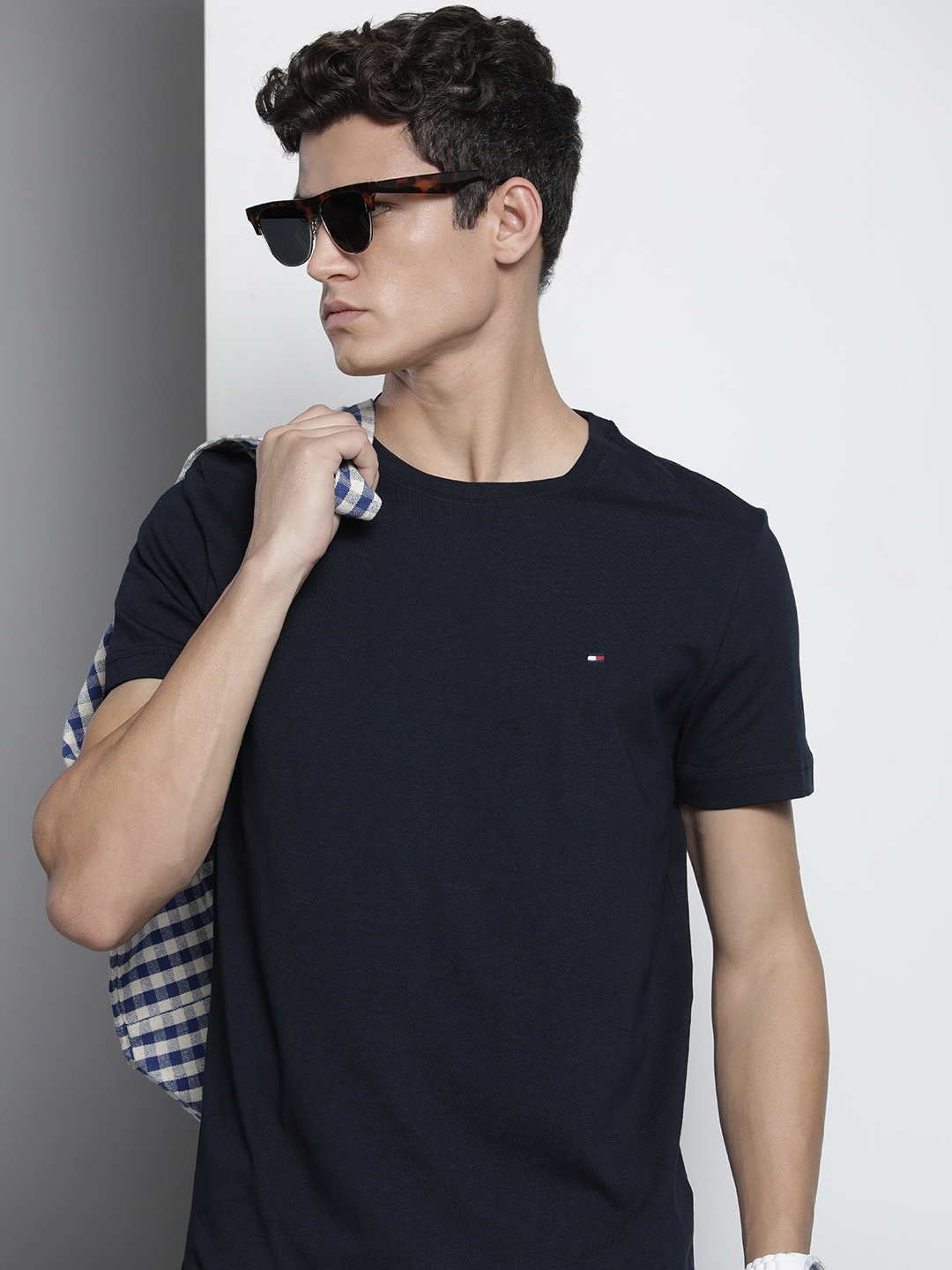 

Tommy Hilfiger Men Navy Blue Pure Cotton Slim Fit T-shirt