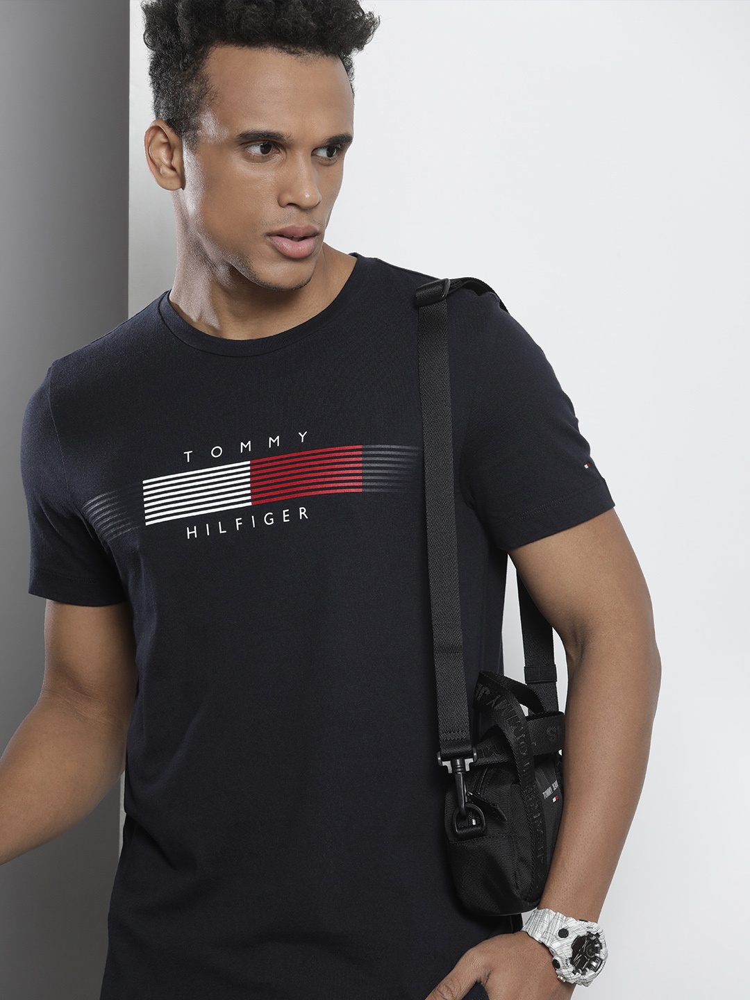 

Tommy Hilfiger Men Navy Blue Brand Logo Printed Pure Cotton Slim Fit T-shirt