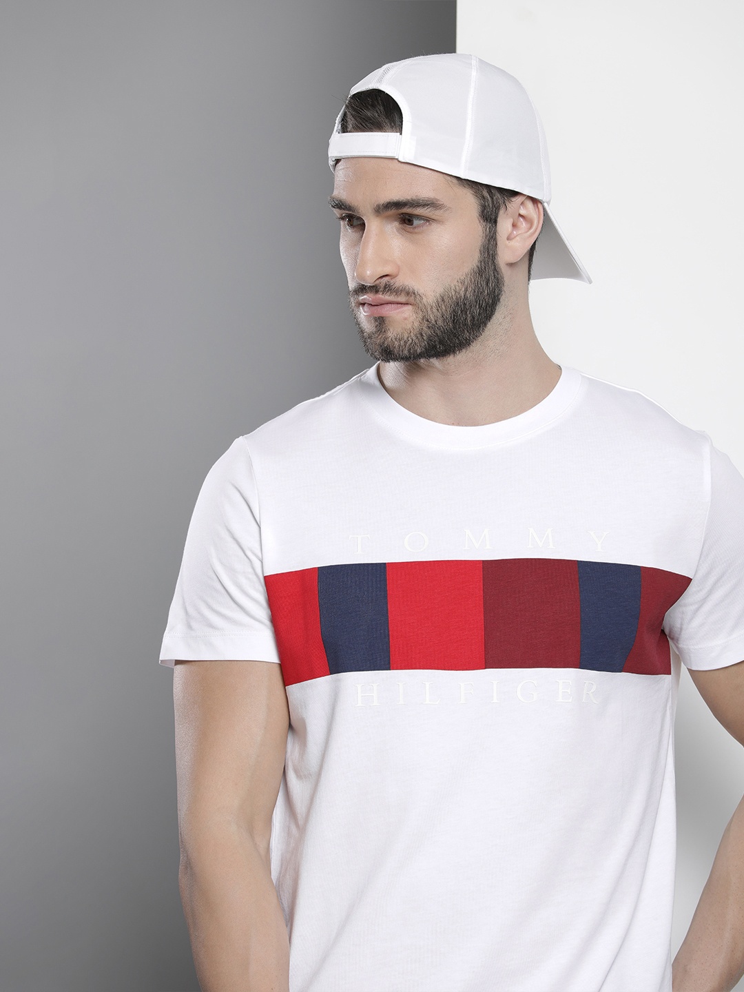 

Tommy Hilfiger Men White & Red Brand Logo Printed Organic Cotton Slim Fit T-shirt