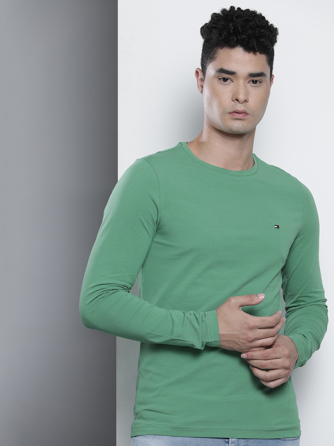 

Tommy Hilfiger Men Green Slim Fit T-shirt