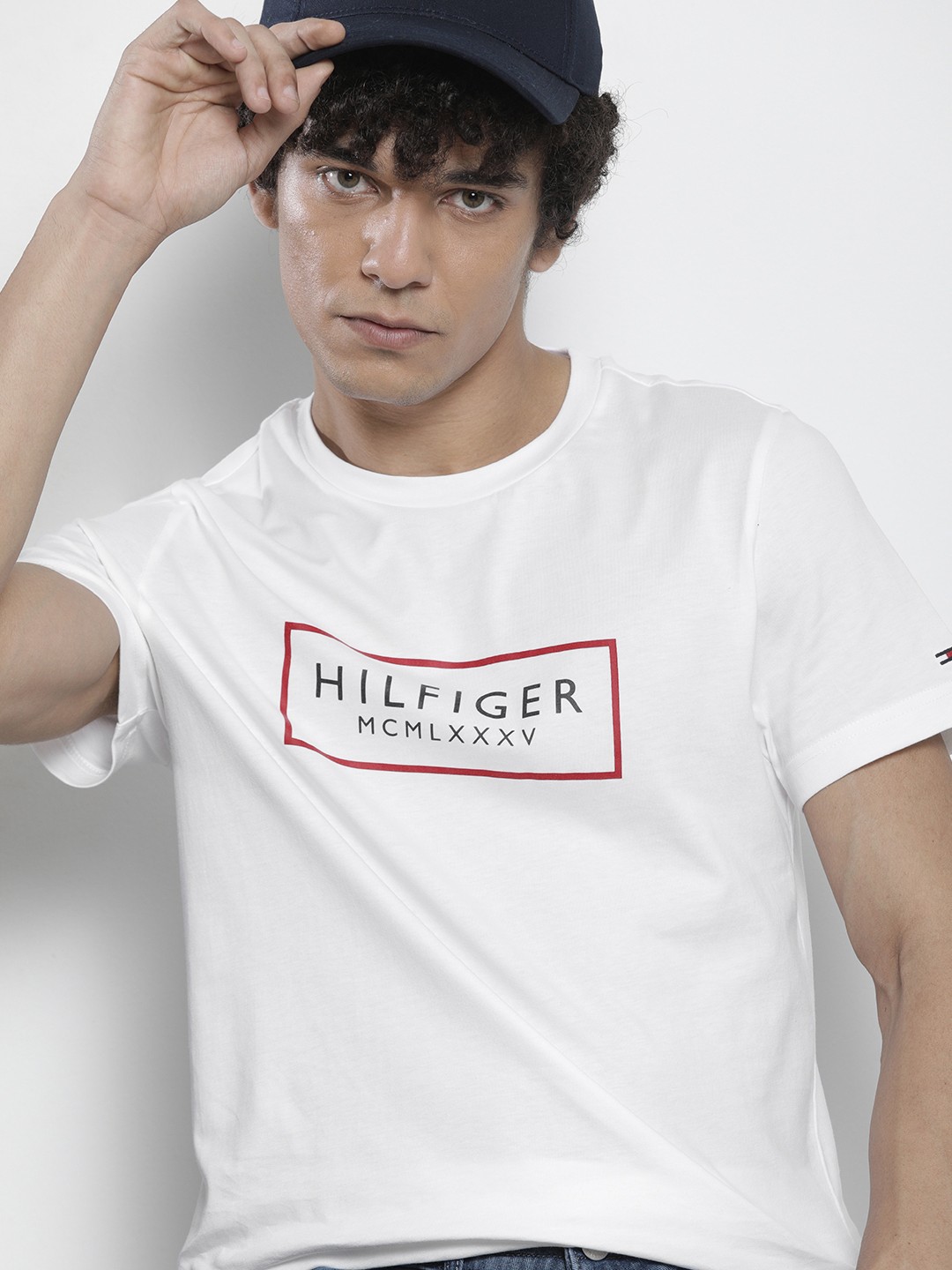 

Tommy Hilfiger Men White Brand Logo Printed Pure Cotton Slim Fit T-shirt