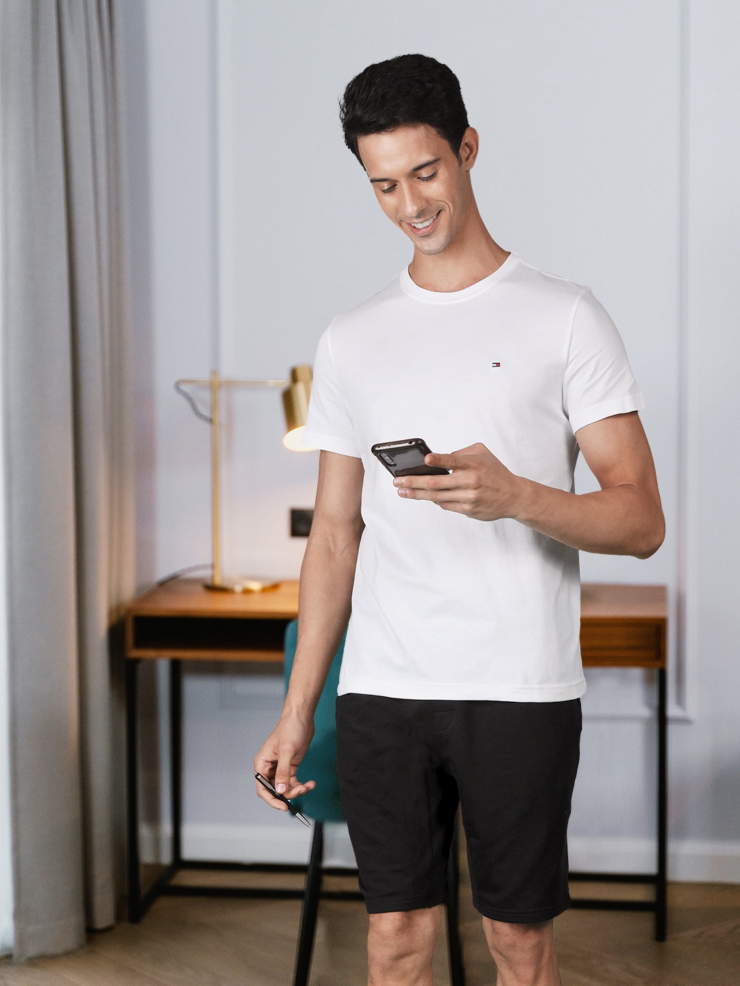 

Tommy Hilfiger Men White Solid Pure Cotton Slim Fit Casual T-shirt