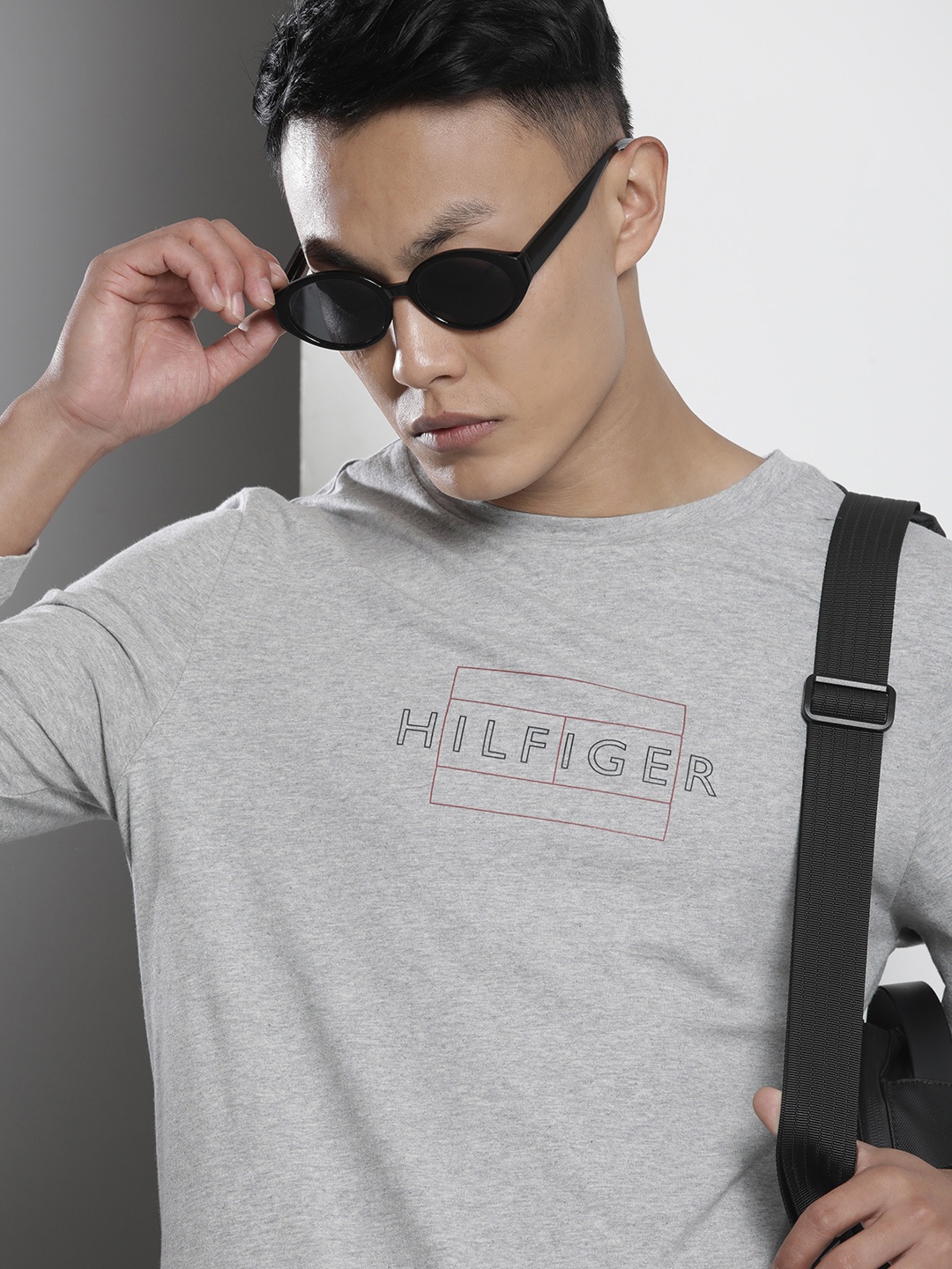 

Tommy Hilfiger Men Grey Melange & Red Typography Printed Slim Fit T-shirt