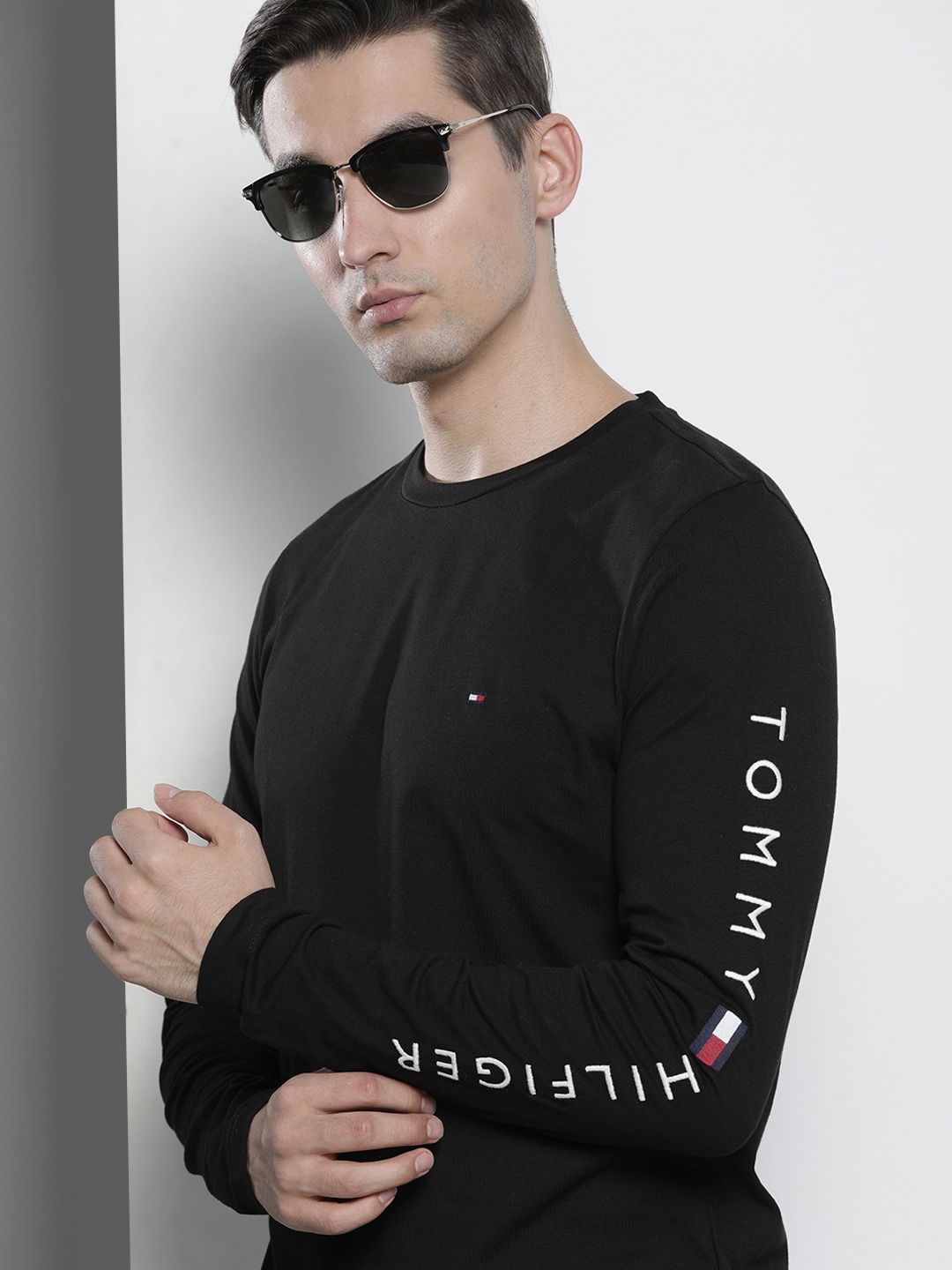 

Tommy Hilfiger Men Black Typography Slim Fit Pure Cotton Casual T-shirt