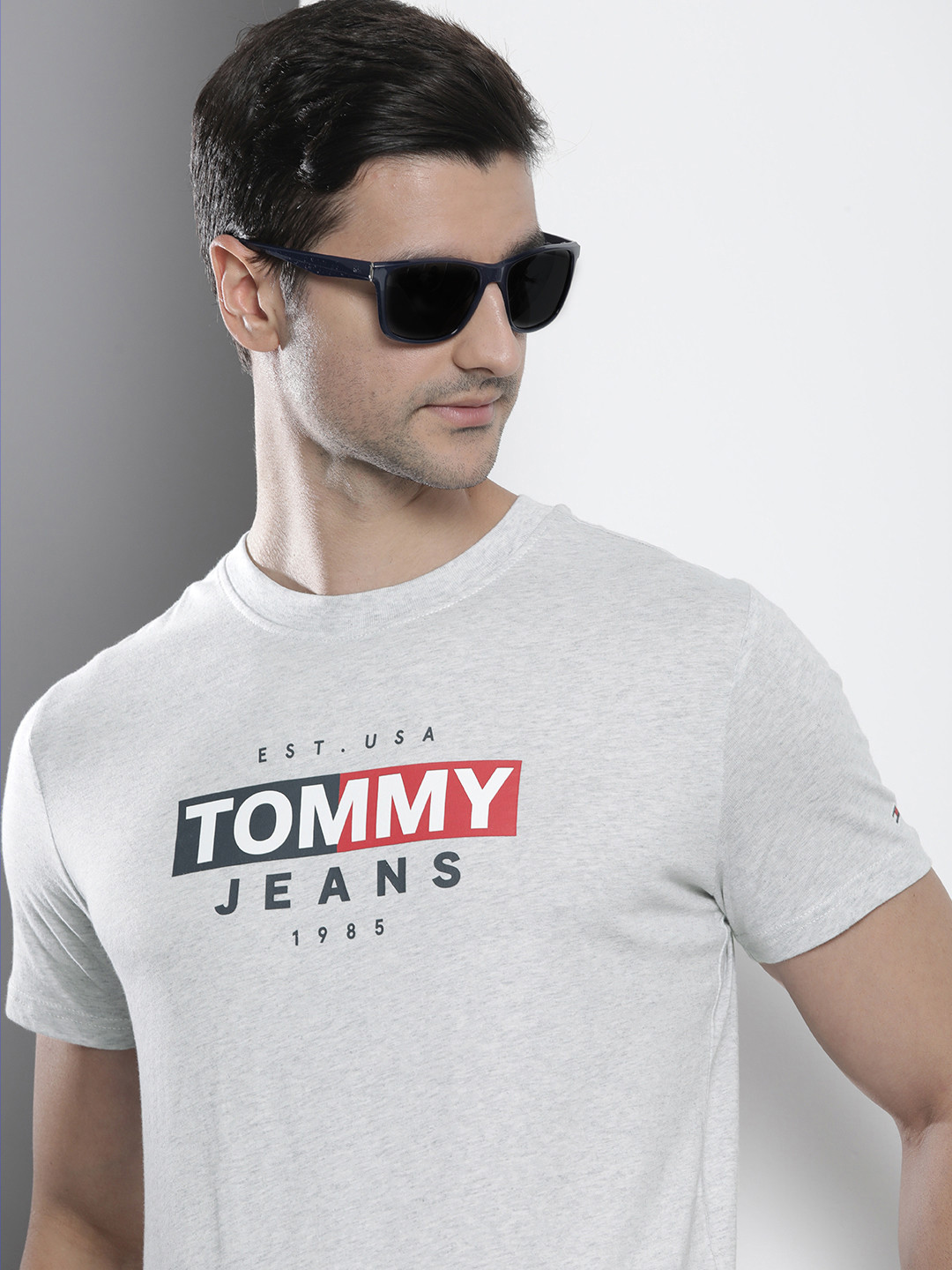 

Tommy Hilfiger Men Grey Typography Printed Applique Slim Fit Pure Cotton Casual T-shirt