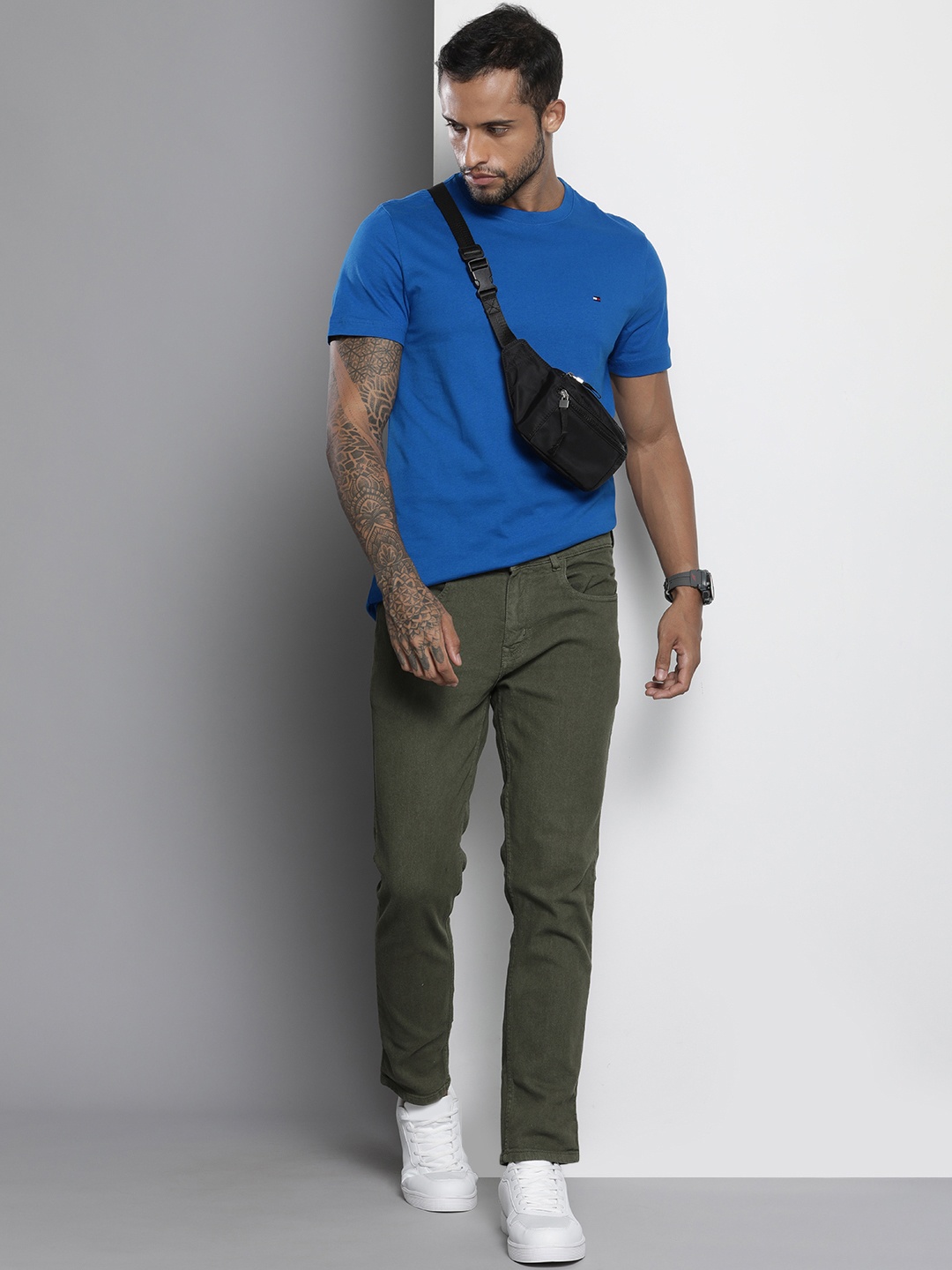 

Tommy Hilfiger Men Blue Solid Pure Cotton Slim Fit T-shirt