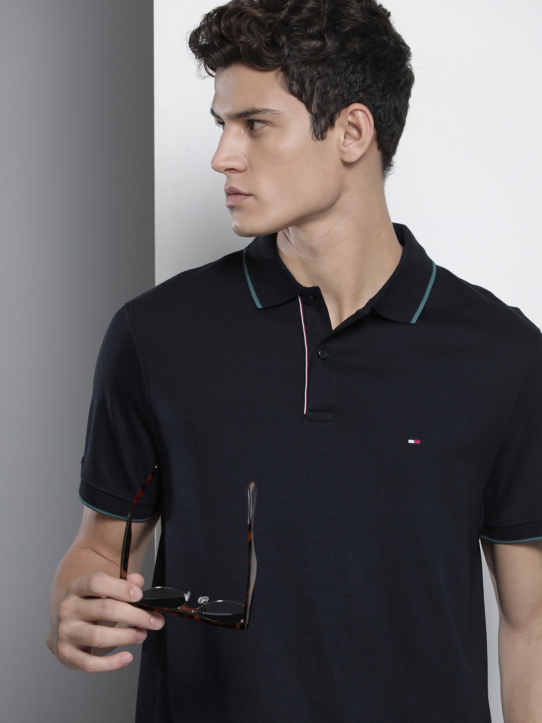

Tommy Hilfiger Men Navy Blue Polo Collar T-shirt