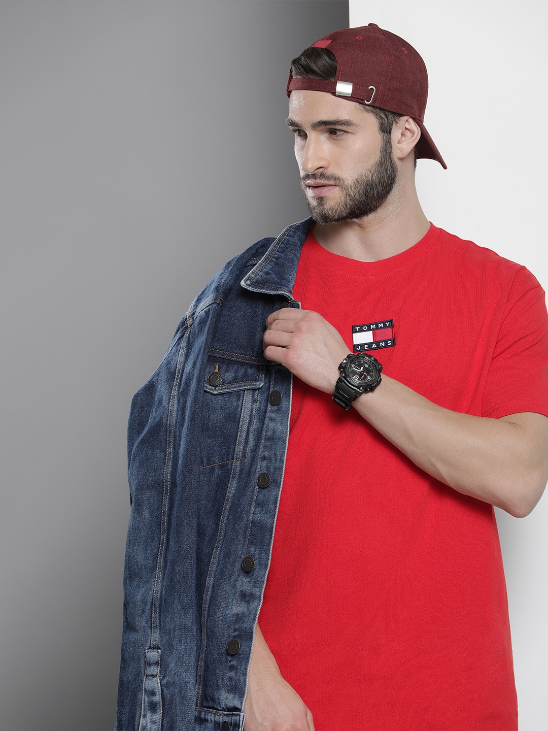 

Tommy Hilfiger Men Red Solid Organic Cotton T-shirt With Brand Logo Applique