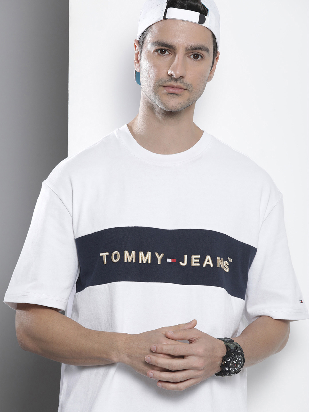 

Tommy Hilfiger Men White Typography Printed Applique Boxy Pure Cotton Casual T-shirt