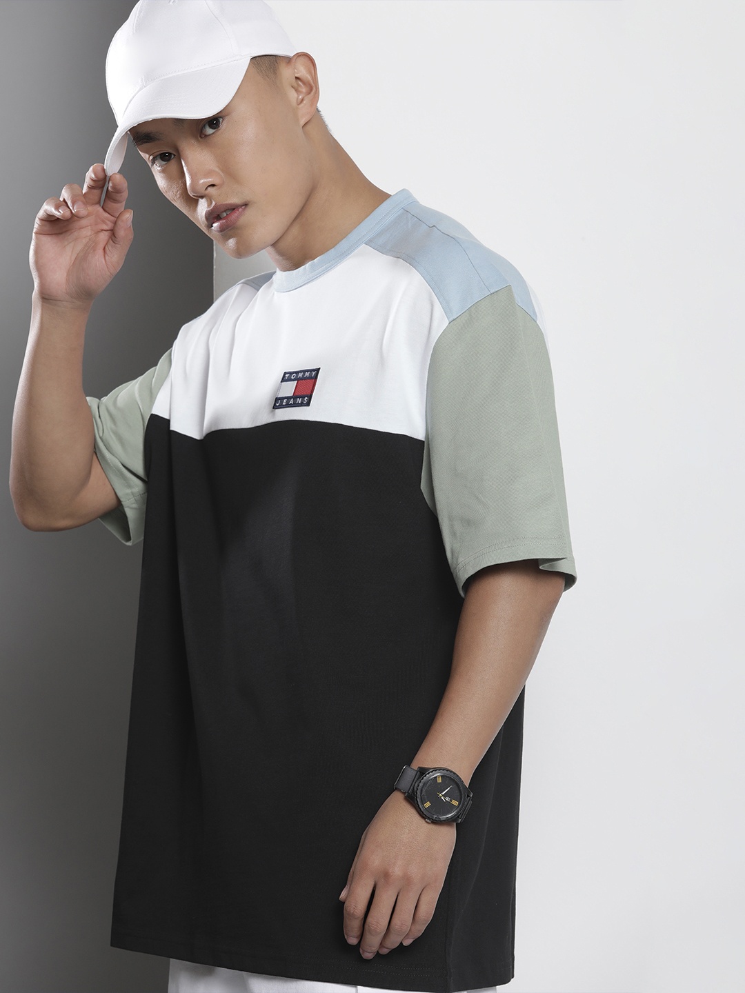 

Tommy Hilfiger Men Black & White Colourblocked Organic Cotton T-shirt