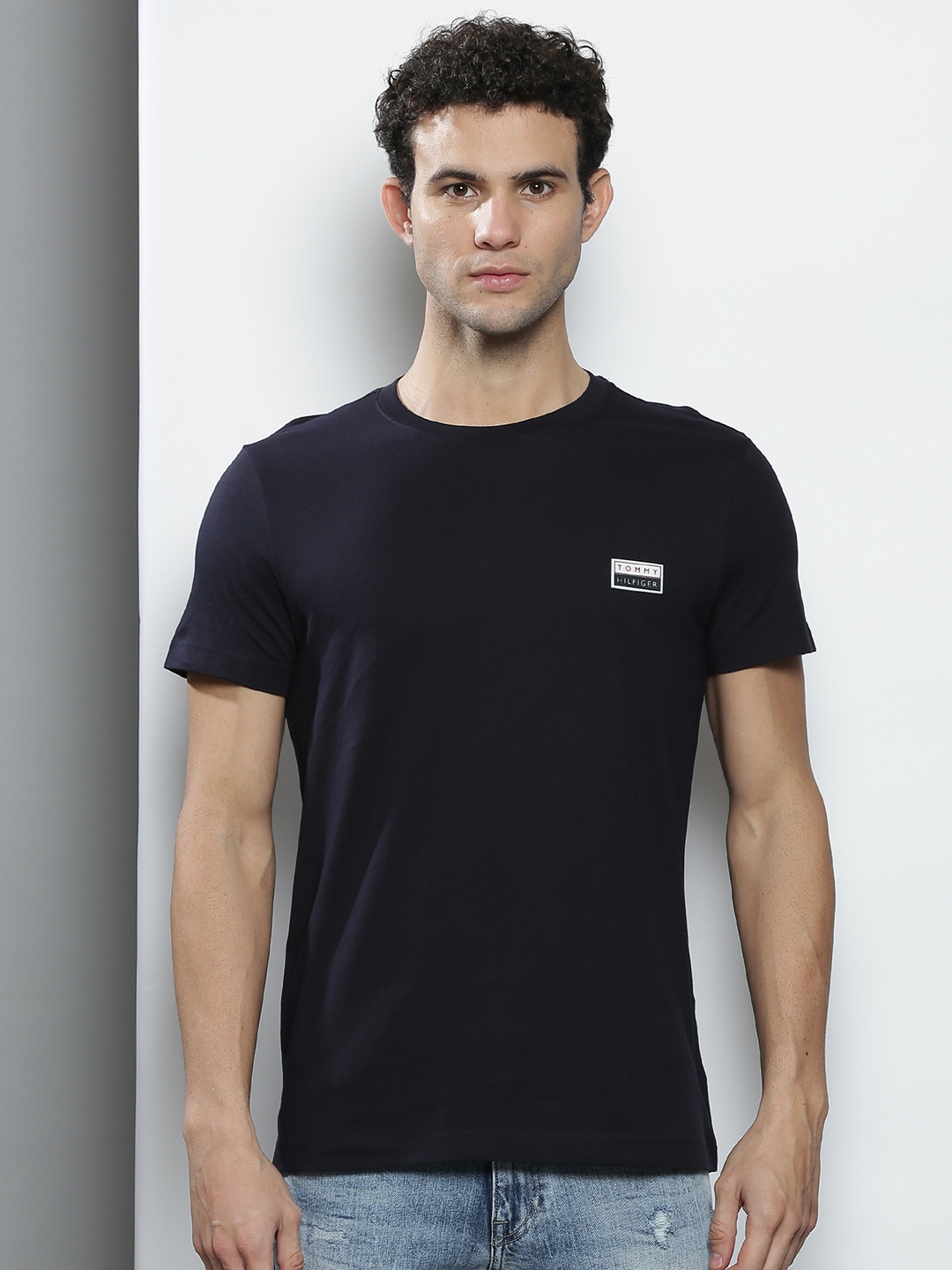 

Tommy Hilfiger Men Navy Blue Brand Logo Cotton Slim Fit T-shirt