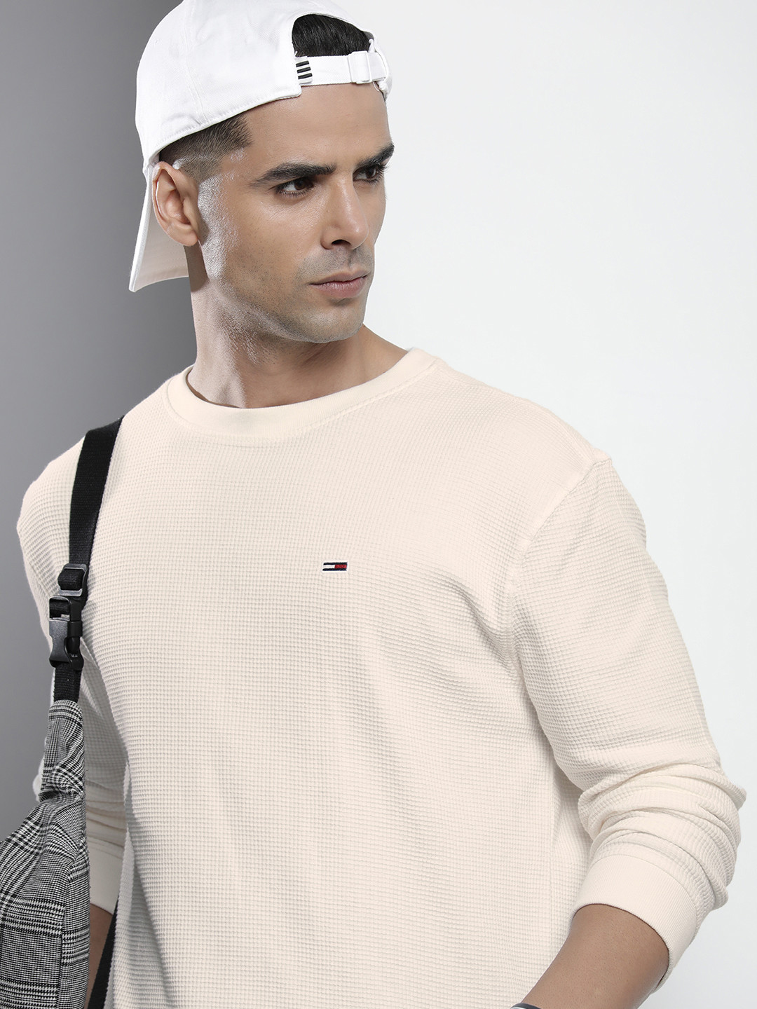 

Tommy Hilfiger Men White Textured waffle Pure Cotton T-shirt