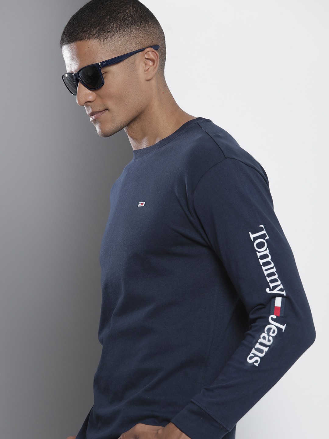 

Tommy Hilfiger Men Navy Blue Brand Logo Pure Cotton T-shirt