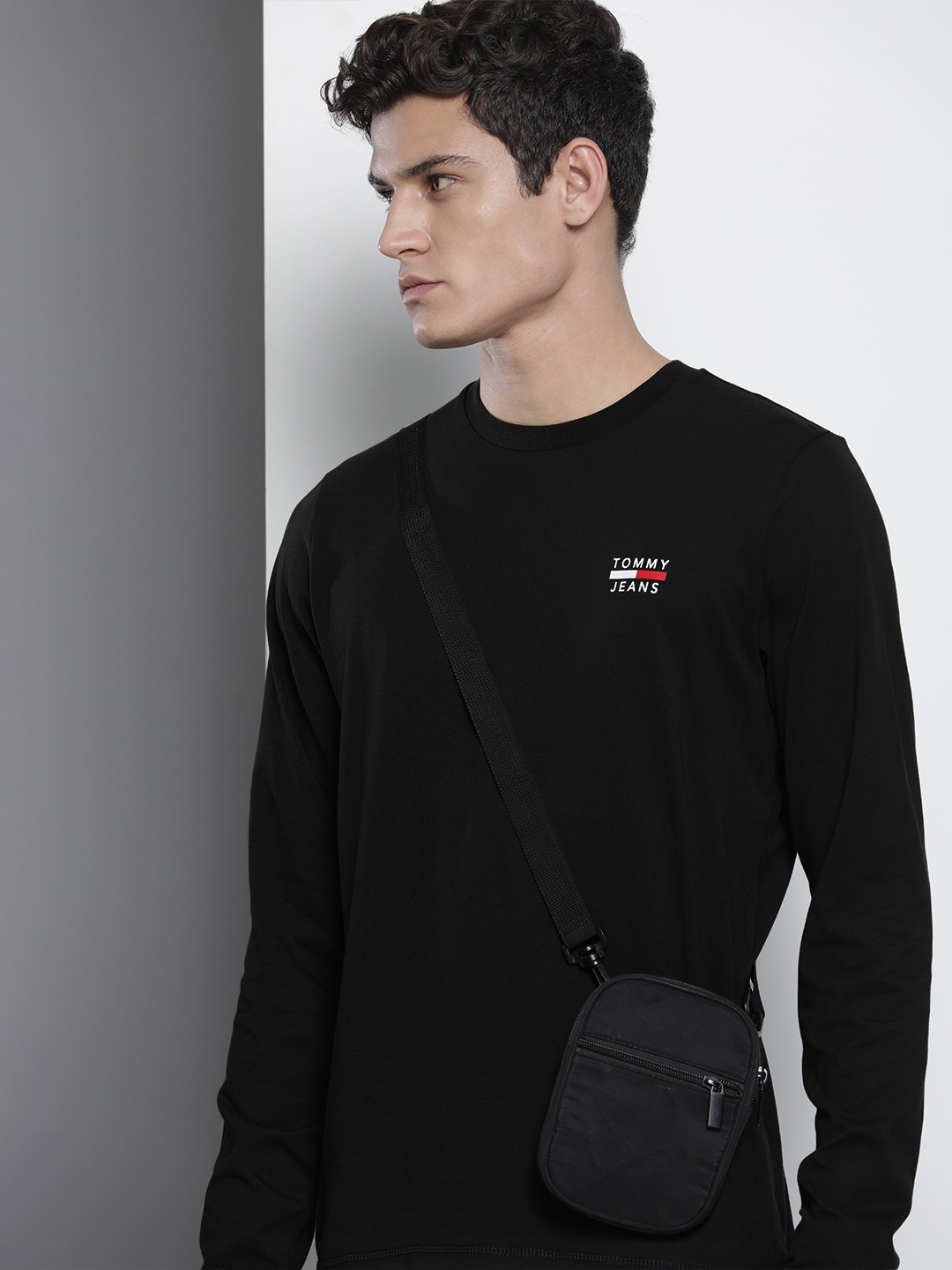 

Tommy Hilfiger Men Black Pure Cotton T-shirt