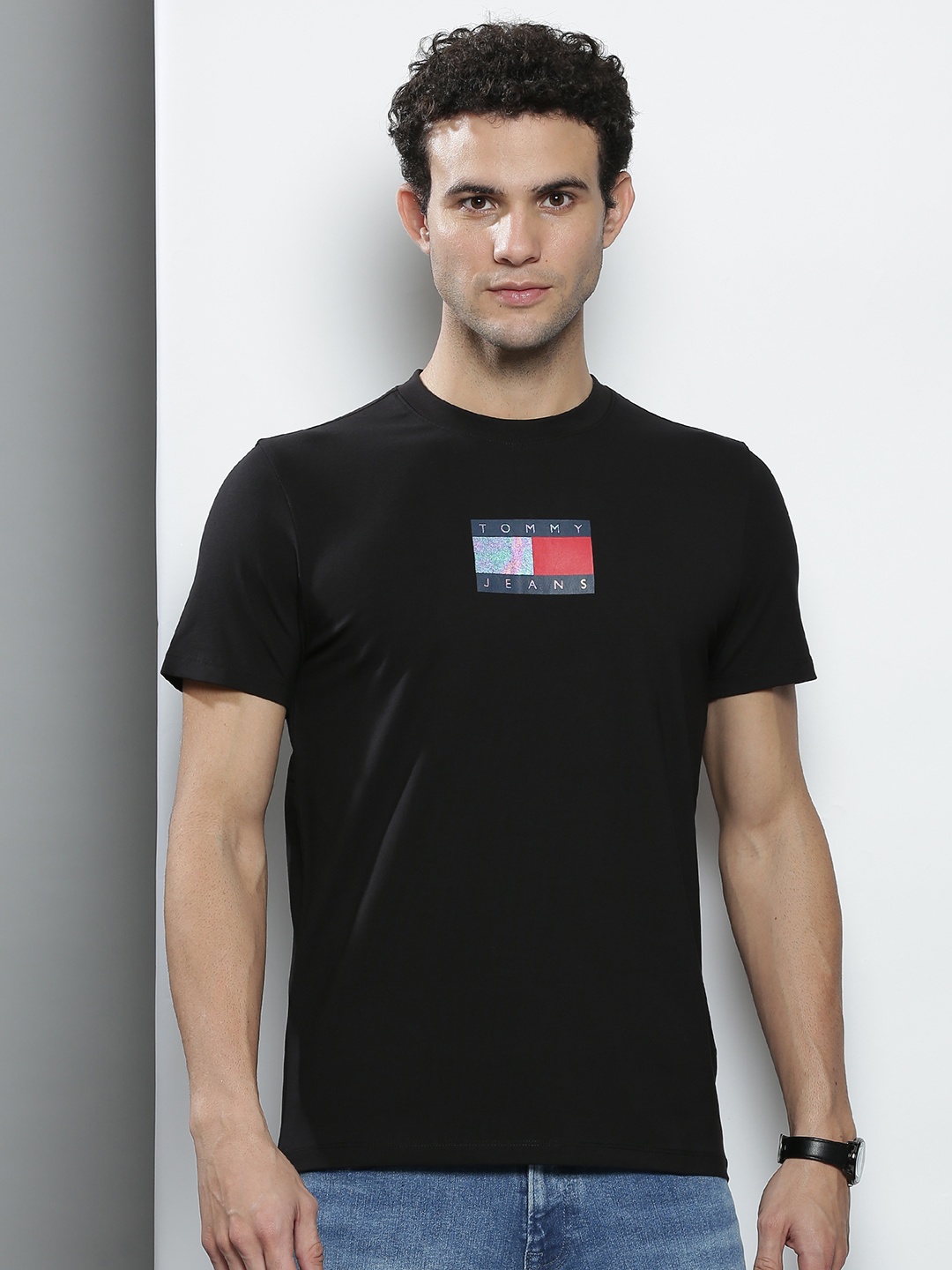 

Tommy Hilfiger Men Black & Navy Blue Brand Logo Printed Slim Fit T-shirt