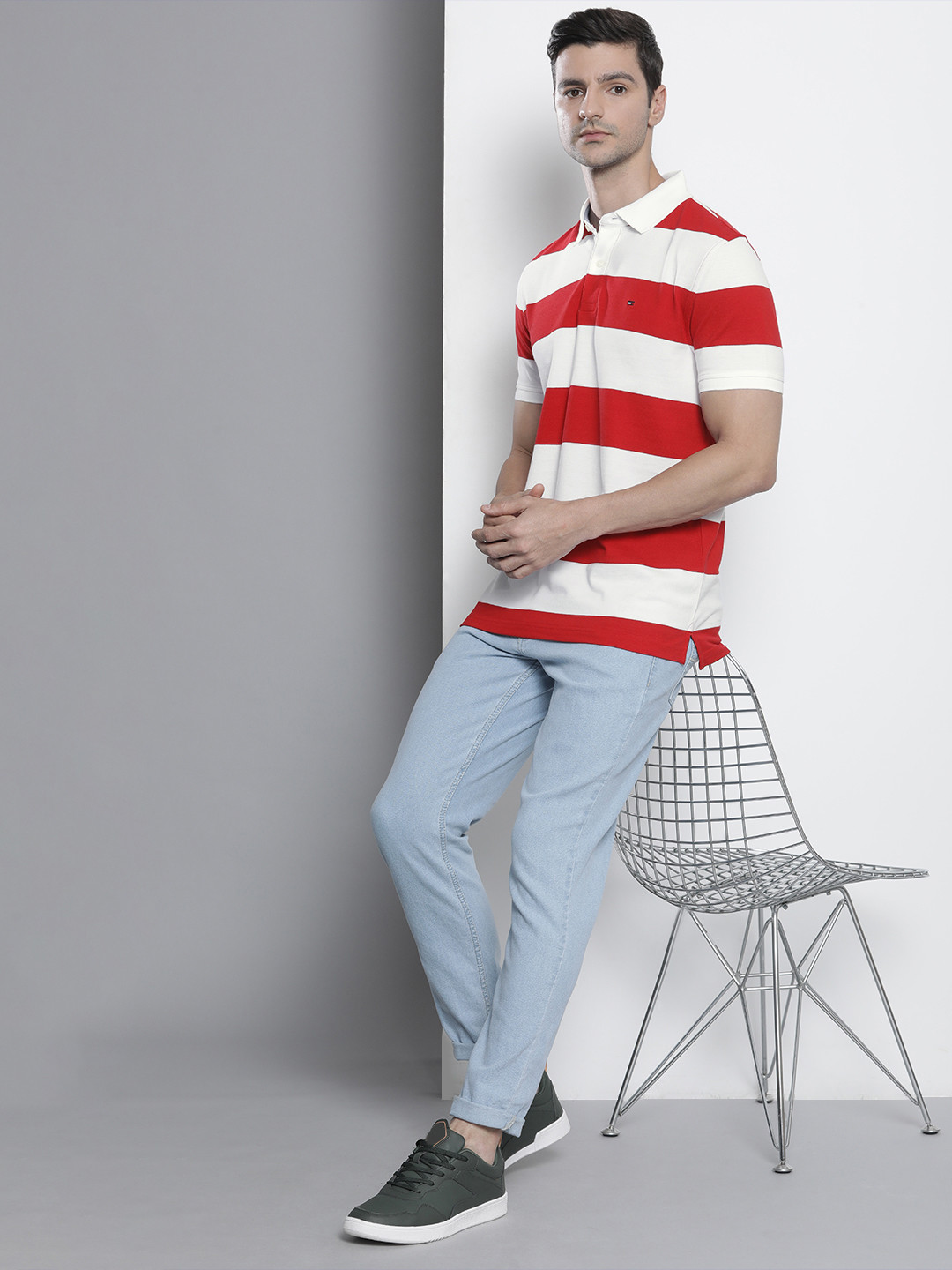 

Tommy Hilfiger Men White & Red Colourblocked Polo Collar Pure Cotton T-shirt