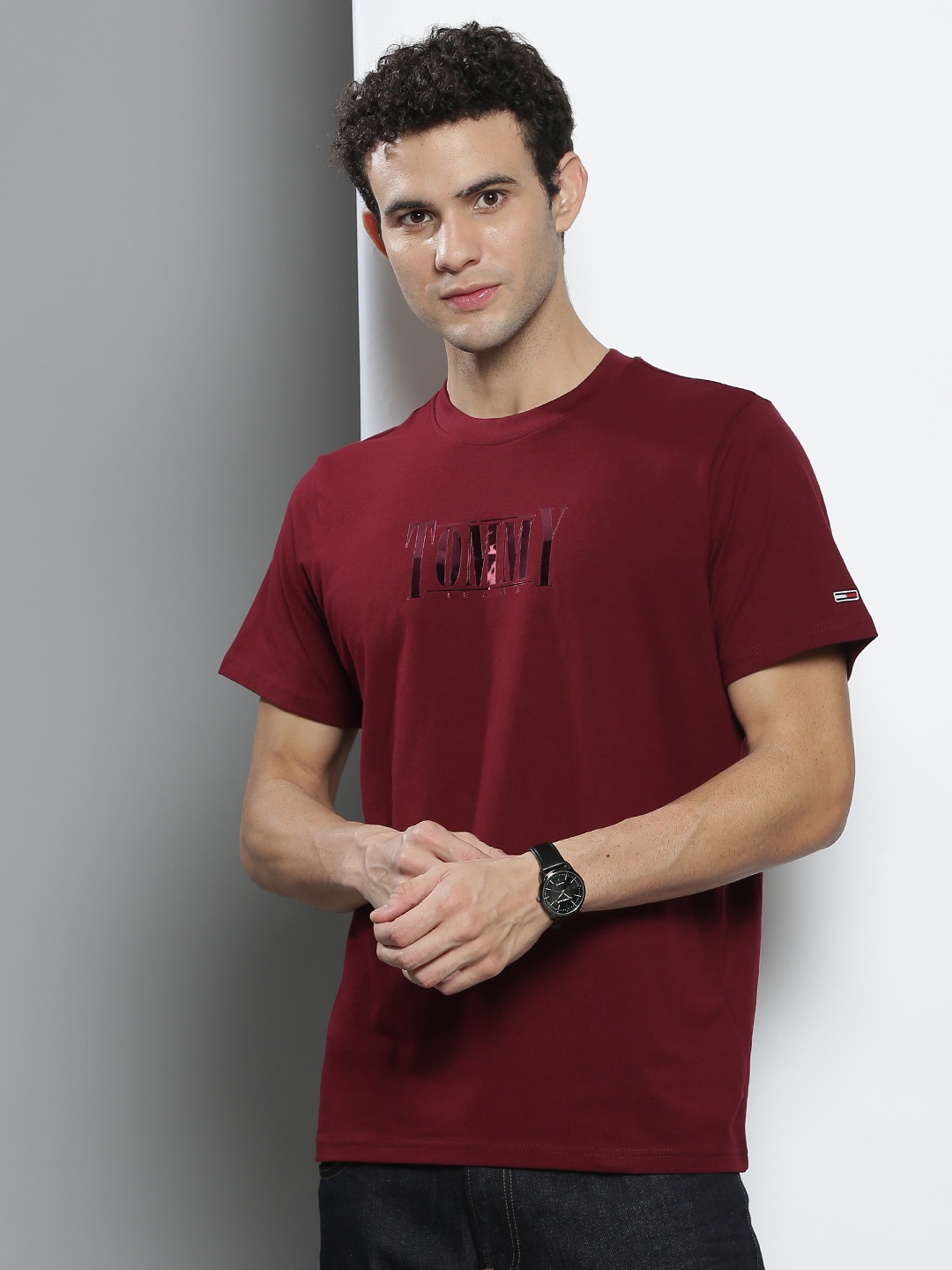 

Tommy Hilfiger Men Burgundy Brand Logo Printed T-shirt